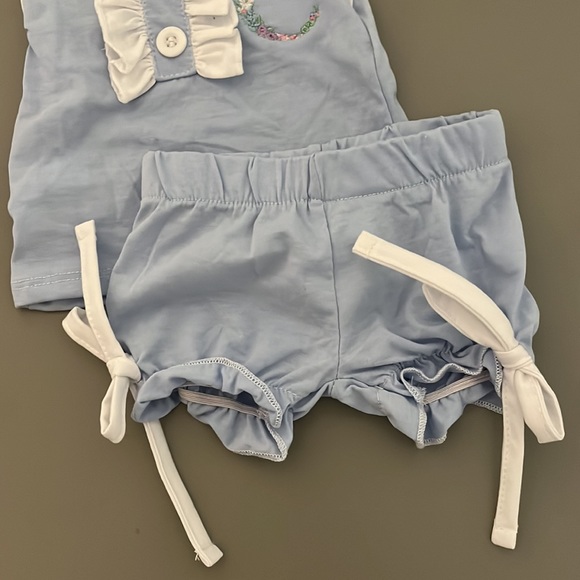 “C” monogrammed matching set - Picture 4 of 4